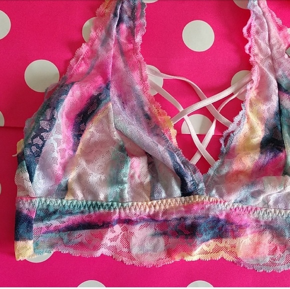 Size M🌷 PINK VICTORIA'S SECRET LACE BRALETTE.nwt - Picture 2 of 5